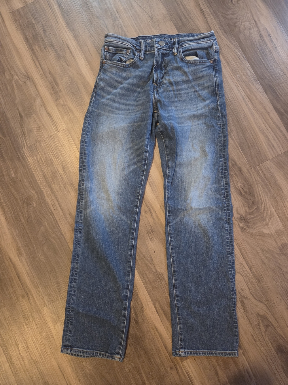 American Eagle Outfitters Men’s Straight-Leg Jeans in Medium Blue Wash